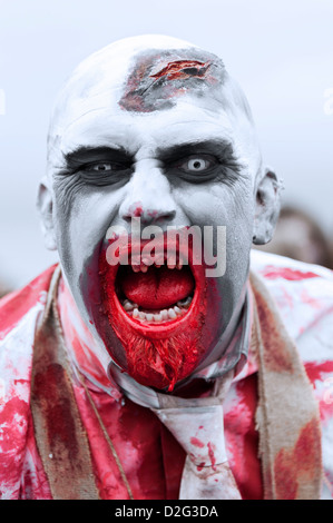 Zombie, die Teilnahme an der Brighton Zombie Parade 2012 Stockfoto