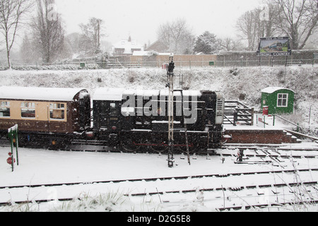 Alresford Bahnhof in den Schnee, Hampshire, England, Vereinigtes Königreich. Stockfoto