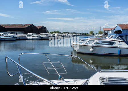 Broads Haven Werft mit Boot mieten bei Potter Heigham Norfolk Broads UK Stockfoto