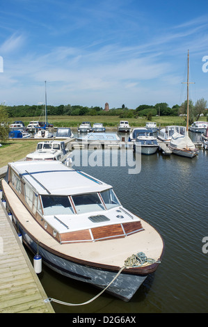 Broads Haven Werft mit Boot mieten bei Potter Heigham Norfolk Broads UK Stockfoto