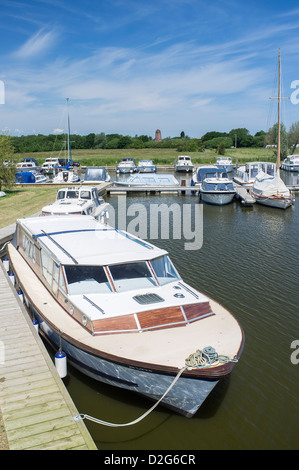 Broads Haven Werft mit Boot mieten bei Potter Heigham Norfolk Broads UK Stockfoto