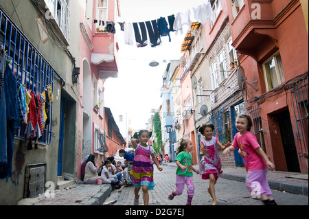Balat und Fener sind eher konservativen Viertel von Istanbul pulsiert das Streetlife. Stockfoto