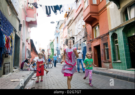 Balat und Fener sind eher konservativen Viertel von Istanbul pulsiert das Streetlife. Stockfoto