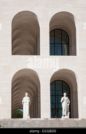 Palazzo della Civilta Italiana, EUR, erbaut zwischen 1938 bis 1943 als Symbol des faschistischen Rom Stockfoto