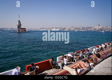 Istanbul: Der Mädchenturm ist ein kleiner Turm vor der asiatischen Seite des Bosporus. Stockfoto