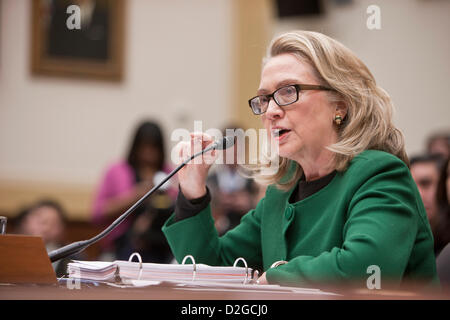 23. Januar 2013 zeugt - Washington, DC - US State Secretary Hillary Clinton vor House Committee. Bildnachweis: Rudy K. Lawidjaja / Alamy Stockfoto