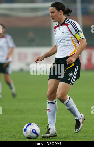 Deutschland-Team-Kapitän Birgit Prinz in Aktion während der FIFA Frauen WM Halbfinale Spiel gegen Norwegen in Tianjin Olympic Stockfoto