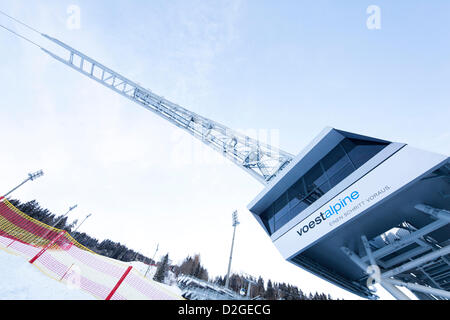 Skygate bei den Vorbereitungsarbeiten für den FIS Alpinen Ski Weltmeisterschaften 2013 in Schladming, Steiermark, Österreich, auf Mittwoch, 23. Januar 2013. Stockfoto