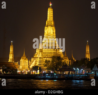 Wat Arun Tempel in Bangkok Thailand in der Nacht Stockfoto