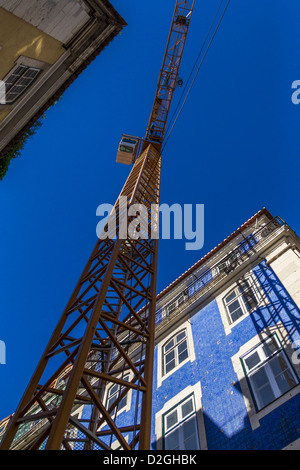 Auf der Suche nach Skywards, Lissabon, Portugal. Stockfoto