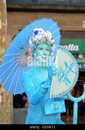 Porträt von Dali, weibliche Straßenkünstler auf der La Rambla in Barcelona Spanien. Stockfoto