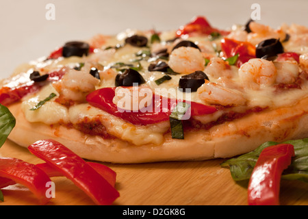 Frische Garnelen Pizza. Stockfoto