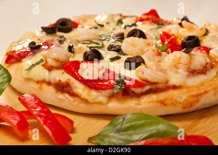 Frische Garnelen Pizza. Stockfoto