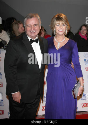 EAMONN HOLMES & RUTH LANGSFORD NATIONAL Television AWARDS RED CARPET Ankünfte LONDON ENGLAND UK 23. Januar 2013 Stockfoto