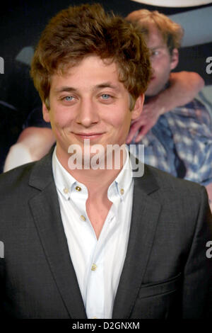 US-Schauspieler Jeremy Allen White kommt für die Premiere des Films "Film 43" in Hollywoods Grauman Chinese Theatre in Los Angeles, USA, 23. Januar 2013. Foto: Hubert Boesl Stockfoto