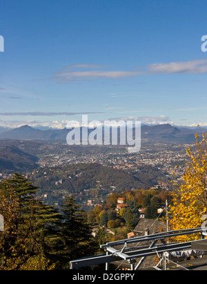 Herbst Panoramablick auf die Alpen von Brunate über Lake Como Lombardei Italien Europa Stockfoto