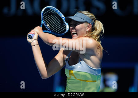 24. Januar 2013. Melbourne, Australien. Maria Sharapova Russlands kehrt ein Schuss in ihrem Match am Tag elf der Australian Open aus Melbourne Park. Stockfoto