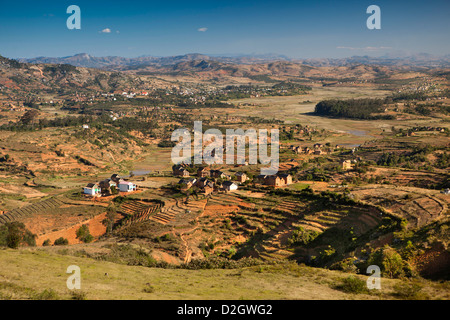 Madagaskar, Ambohimahasoa, terrassenförmig angelegten landwirtschaftlichen Feldern fruchtbaren Talebene Stockfoto