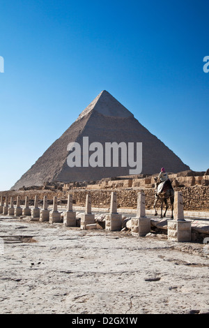 Pyramide des Chephren, Chephren oder Chefren, ist die zweitgrößte der Komplex oder Nekropole auf dem Plateau von Gizeh nahe Kairo, Ägypten Stockfoto