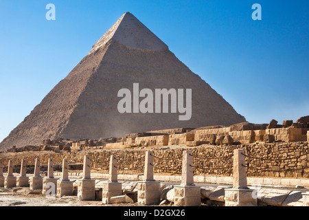 Pyramide des Chephren, Chephren oder Chefren, ist die zweitgrößte der Komplex oder Nekropole auf dem Plateau von Gizeh nahe Kairo, Ägypten Stockfoto