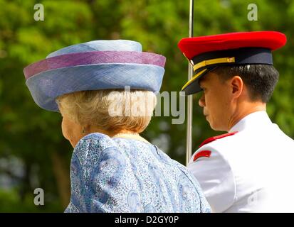 Singapur. 24. Januar 2013. Niederländischen Königin Beatrix wird im Palast Istana in Singapur, 24. Januar 2013 begrüßt. Die niederländischen Royals sind auf einen zweitägigen Staatsbesuch in Singapur. Foto: Albert Nieboer / Niederlande, / Alamy Live News Stockfoto