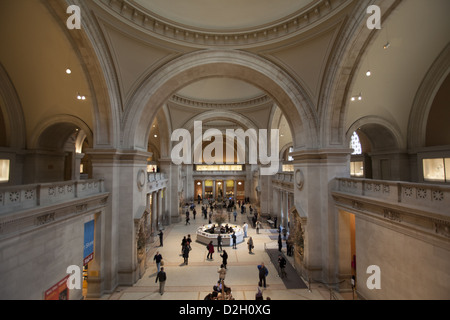 Die schönen Bögen im Haupteintrag Saal im Metropolitan Museum of Art in New York City. Stockfoto