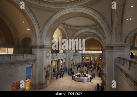 Die schönen Bögen im Haupteintrag Saal im Metropolitan Museum of Art in New York City. Stockfoto