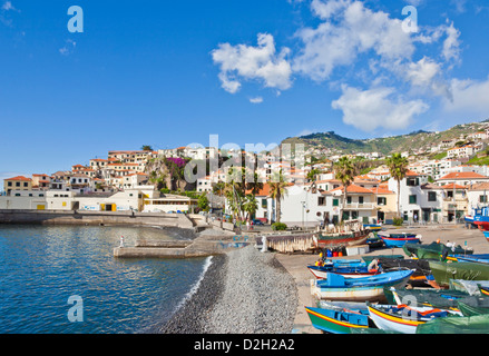 Traditionelle verzierte Fischerboote Camara de Lobos Hafen Madeira Portugal EU Europa Stockfoto