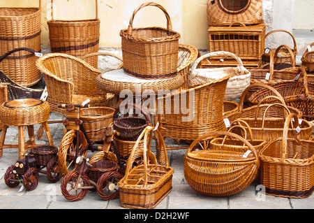 Körbe auf Verkauf in einer französischen Markt Dordogne Frankreich Stockfoto