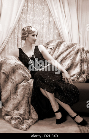 Reenactment der Vintage-Szene mit einer Dame in den roaring Twenties Stil Stockfoto