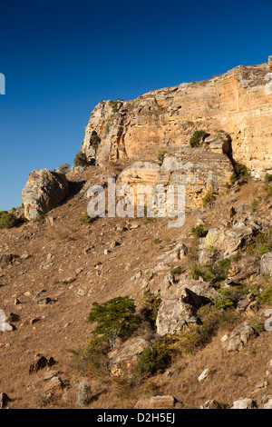 Madagaskar, Parc National de l'Isalo, felsigen Sandstein Felsen am Rand des Parks Stockfoto