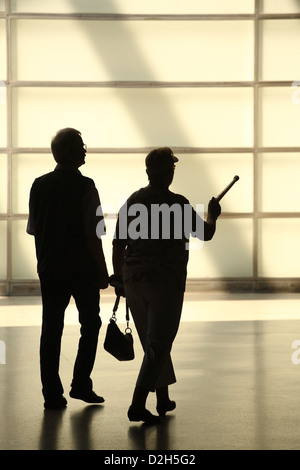 Berlin, Deutschland, die Silhouette von ein paar Rentner Stockfoto