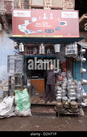 Indien, Rajasthan, Jodhpur typisches Beispiel des indischen Hardware shop Stockfoto