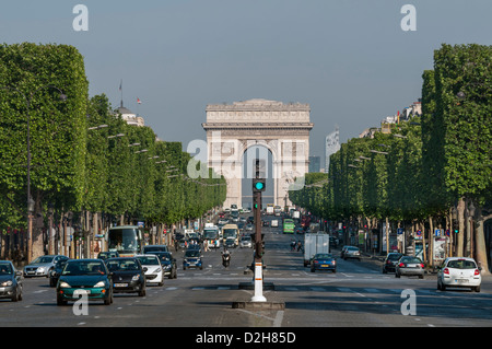 Champ-Elysees und dem Arc de Triomphe in Paris, Frankreich Stockfoto