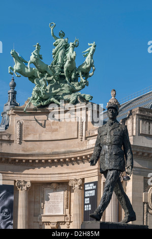 Statue von Charles de Gaule. Die Quadriga auf Grand Palais aka Great Palace, Paris, Frankreich Stockfoto