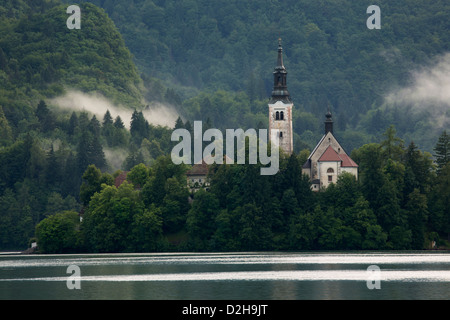 Blick über die schöne See Bleds Insel Kirche, Slowenien. Stockfoto