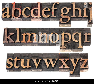 Holz-Art Alphabet im Buchdruck Druckstöcken durch Farbe Tinten, drei Reihen gebeizt isoliert auf weiss Stockfoto