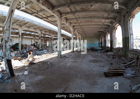Ruinen, Ansicht der alten verlassenen industriellen Innenansicht Stockfoto