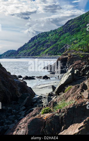 Zerklüftete Landschaft von Meer und Bergen, Turnagain Arm, südlich von Anchorage, Alaska, USA Stockfoto