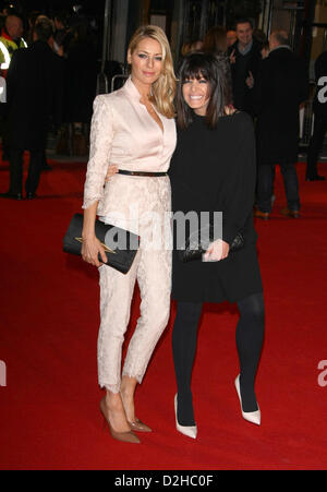 TESS DALY & CLAUDIA WINKLEMAN ICH ES GEBE EIN JAHR. UK FILM PREMIERE LONDON ENGLAND UK 24. Januar 2013 Stockfoto