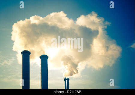 Berlin, Deutschland, ein thermisches Kraftwerk-Schornsteine Stockfoto