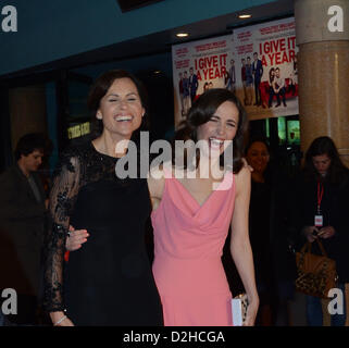 24. Januar 2013: Minnie Driver und Rose Byrne besucht die Europäische Premiere von "ich geben es ein Jahr" im Londoner Leicester Square, London, UK Stockfoto