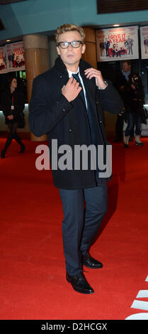 24. Januar 2013: Simon Baker betreut die Europäische Premiere von "ich geben es ein Jahr" im Londoner Leicester Square, London, UK Stockfoto