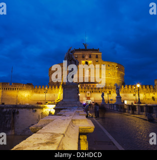 Castel Sant'Angelo in der Nacht. Stockfoto