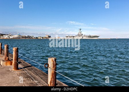 Ansicht der USS Lexington, WW2 Flugzeugträger & Texas State Aquarium. Stockfoto