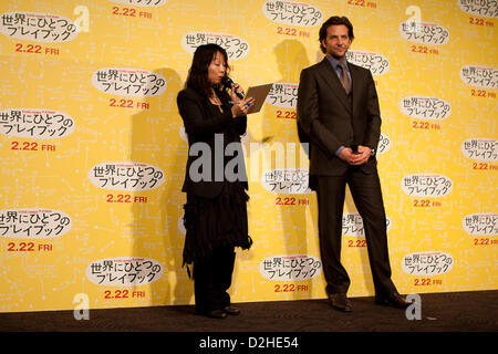 2013.01.24, fand Tokyo-Tokio-Filmpremiere von Silver Linings Playbook an der Toho-Kinos in Roppongi Hills Tokio. Hunderte von Fans kamen, Bradley Cooper Förderung der Film im Auftrag des zusätzlichen Cast Mitglieder Jennifer Lawrence, Robert de Niro, Jacki Weaver und Chris Tucker zu sehen. Special Guest: Kuroki Meisa The Movie in Japan der Öffentlichkeit Freitag, den 22. Februar erscheint. (Foto von Michael Steinebach/AFLO) Stockfoto