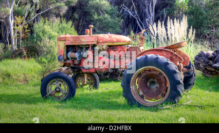 Eine verlassene Traktor auf North Island, Neuseeland. Stockfoto