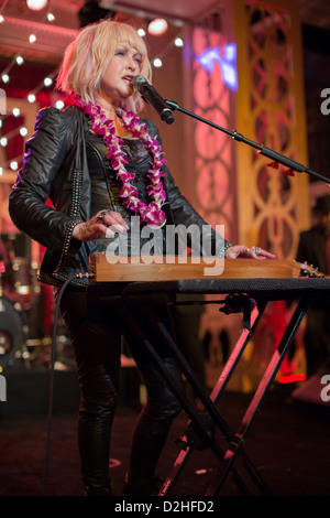 Cindi Lauper führt bei zum zweiten Mal am Out für Gleichheit Ball einmal im Jahr 2009 und wieder im Jahr 2013. Stockfoto