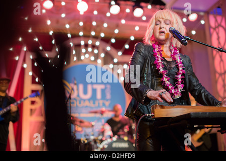 Cindi Lauper führt bei zum zweiten Mal am Out für Gleichheit Ball einmal im Jahr 2009 und wieder im Jahr 2013. Stockfoto