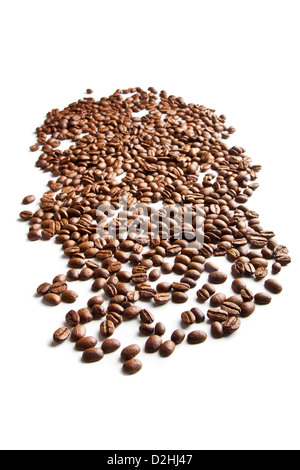 Kaffeebohnen auf weißem Hintergrund Stockfoto